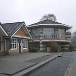 Lizzy Chalet